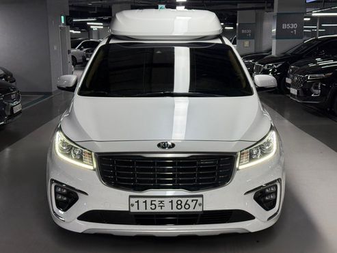 Kia Carnival Gasoline 9-Seater Hi-Limousine Noblesse Special — пробег 185 332 км — фото 1 из 5