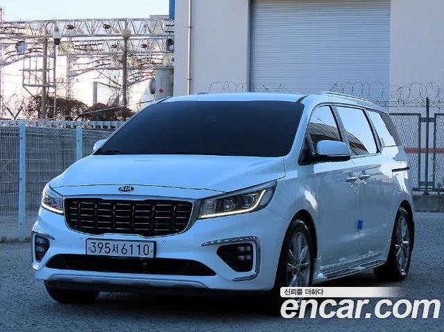 Kia Carnival 9-Seater Luxury — пробег 214 223 км — фото 1 из 5