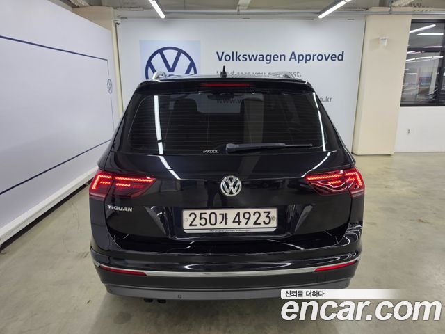 Volkswagen Tiguan 2.0 TDI Premium — пробег 84 454 км — фото 4 из 5