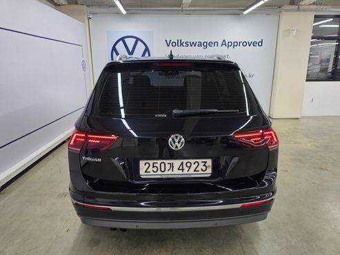 Volkswagen Tiguan 2.0 TDI Premium — пробег 84 454 км — фото 4 из 5