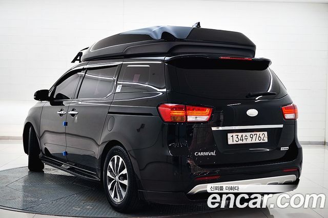 Kia Carnival 9-seater Hi-Limousine Luxury — пробег 94 075 км — фото 3 из 5