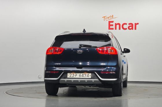 Kia Niro Prestige — пробег 110 111 км — фото 4 из 5