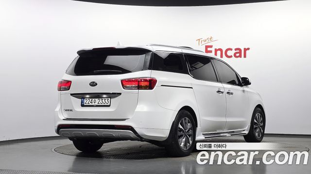 Kia Carnival 9-seater Luxury — пробег 186 642 км — фото 2 из 5