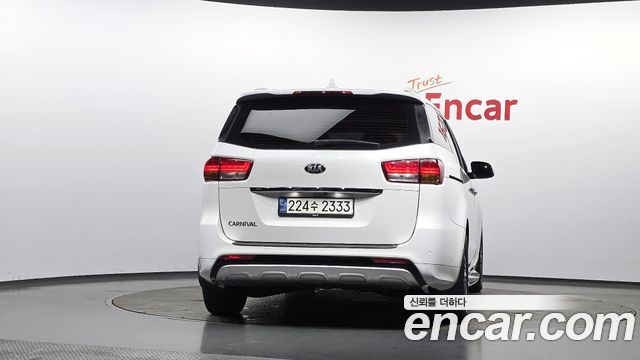 Kia Carnival 9-seater Luxury — пробег 186 642 км — фото 4 из 5