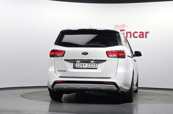Kia Carnival 9-seater Luxury — пробег 186 642 км — фото 4 из 5