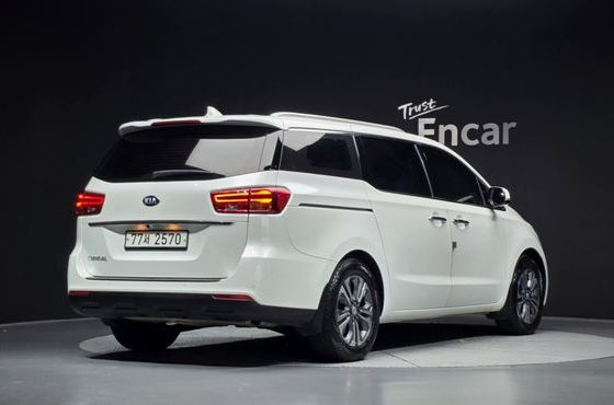 Kia Carnival 9-Seater Prstige — пробег 77 514 км — фото 2 из 5