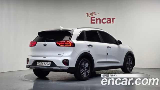 Kia Niro 1.6 HEV Prestige — пробег 99 686 км — фото 2 из 5