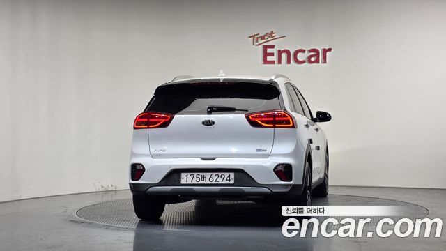 Kia Niro 1.6 HEV Prestige — пробег 99 686 км — фото 4 из 5