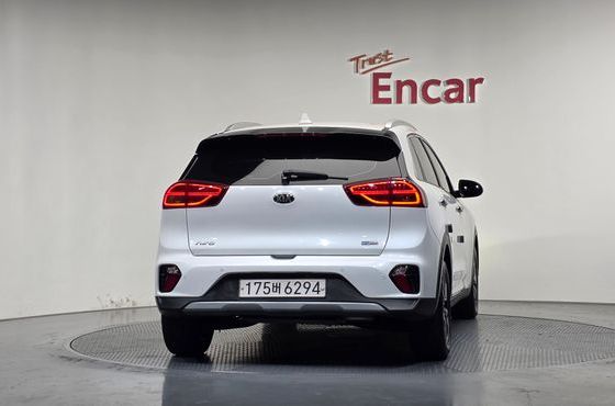 Kia Niro 1.6 HEV Prestige — пробег 99 686 км — фото 4 из 5