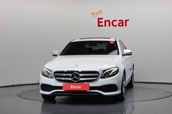Mercedes-Benz E-Class E220d 4MATIC Avantgarde — пробег 75 467 км — фото 3 из 5