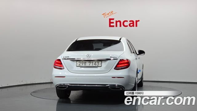 Mercedes-Benz E-Class из Кореи Encar