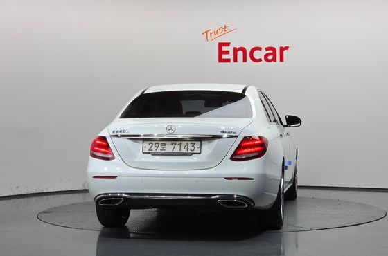 Mercedes-Benz E-Class E220d 4MATIC Avantgarde — пробег 75 467 км — фото 4 из 5