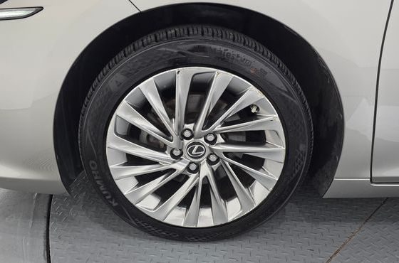 Lexus ES Luxury Plus — пробег 49 457 км — фото 5 из 5