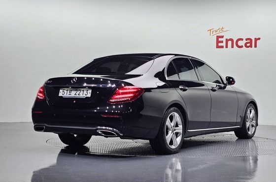 Mercedes-Benz E-Class E200 Avantgarde — пробег 63 625 км — фото 2 из 5