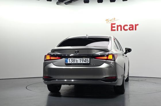 Lexus ES Executive — пробег 7 420 км — фото 4 из 5
