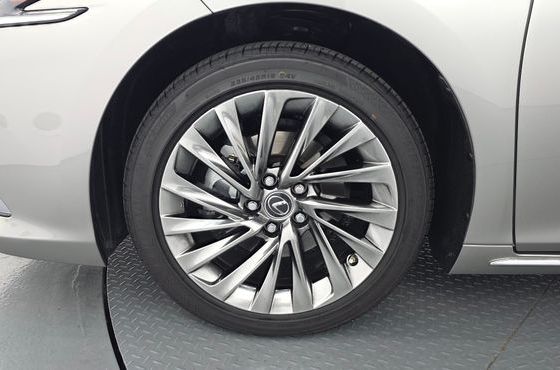 Lexus ES Executive — пробег 7 420 км — фото 5 из 5