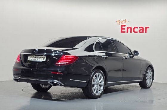 Mercedes-Benz E-Class E300 4MATIC Exclusive — пробег 47 483 км — фото 2 из 5