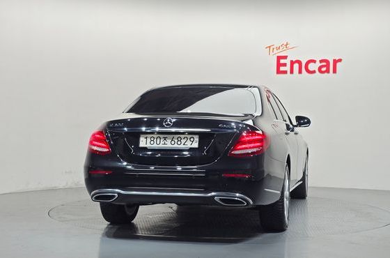 Mercedes-Benz E-Class E300 4MATIC Exclusive — пробег 47 483 км — фото 4 из 5