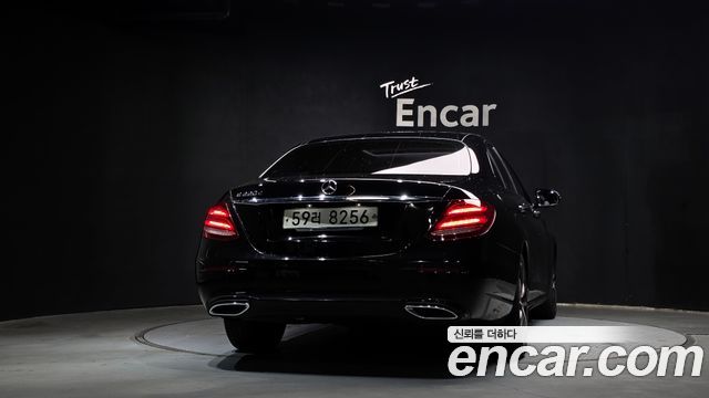 Mercedes-Benz E-Class E220d Avantgarde — пробег 112 727 км — фото 4 из 5
