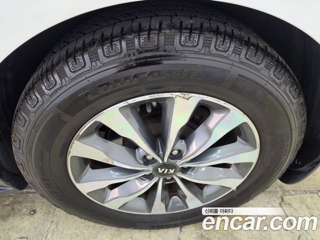 Kia Carnival 9-seater Luxury — пробег 92 650 км — фото 5 из 5