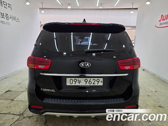Kia Carnival 9-Seater Noblesse Special — пробег 144 700 км — фото 4 из 5
