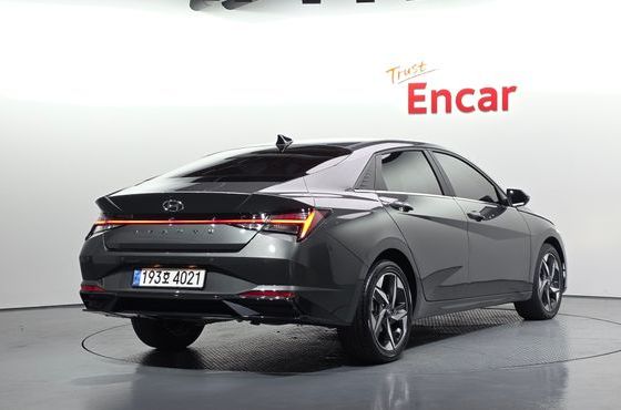 Hyundai AVANTE 1.6 Inspiration — пробег 18 090 км — фото 2 из 5