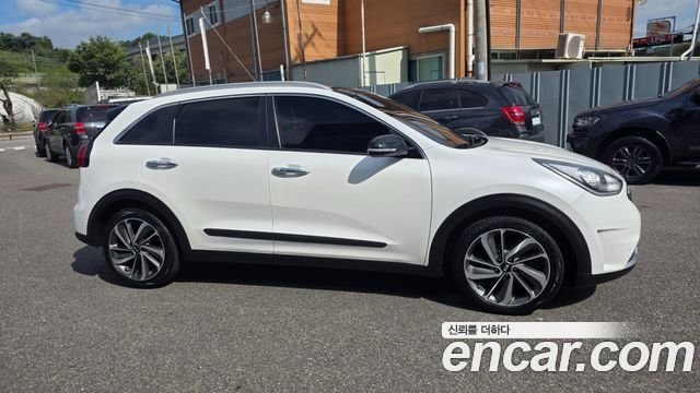 Kia Niro Noblesse — пробег 183 799 км — фото 3 из 5