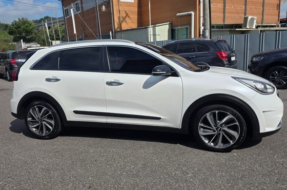 Kia Niro Noblesse — пробег 183 799 км — фото 3 из 5
