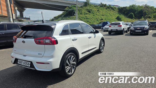 Kia Niro Noblesse — пробег 183 799 км — фото 4 из 5