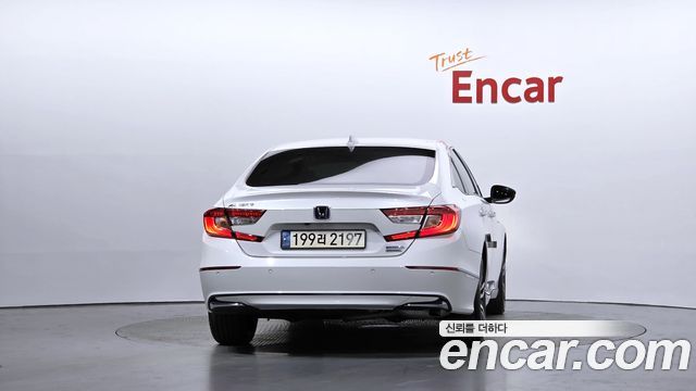 Honda Accord 2.0 Hybrid Touring — пробег 54 369 км — фото 4 из 5