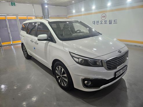 Kia Carnival 9-seater Luxury — пробег 161 163 км — фото 2 из 5