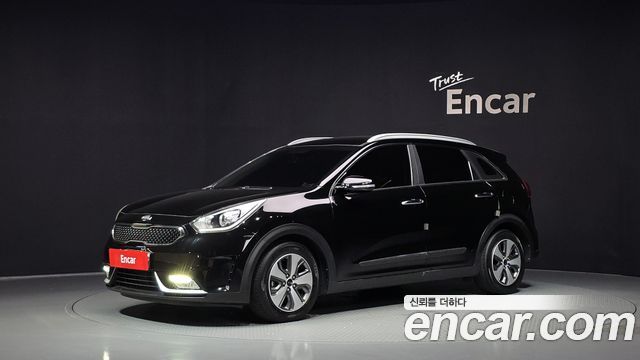 Kia Niro Luxury — пробег 109 010 км — фото 1 из 5