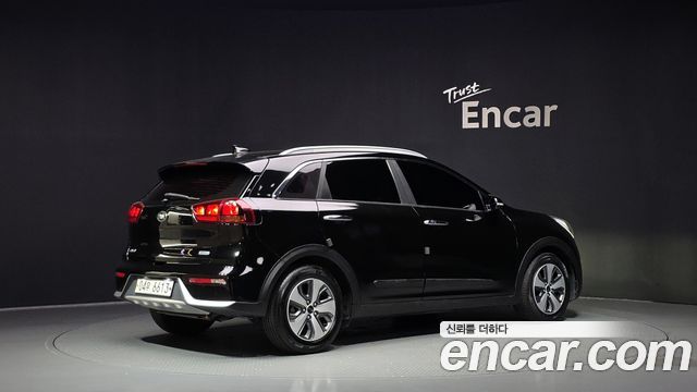 Kia Niro Luxury — пробег 109 010 км — фото 2 из 5