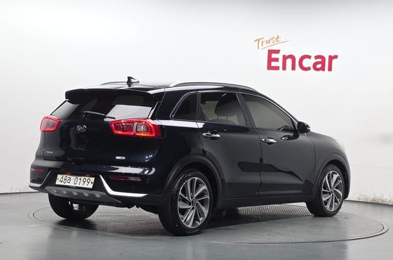 Kia Niro Prestige — пробег 99 670 км — фото 2 из 5
