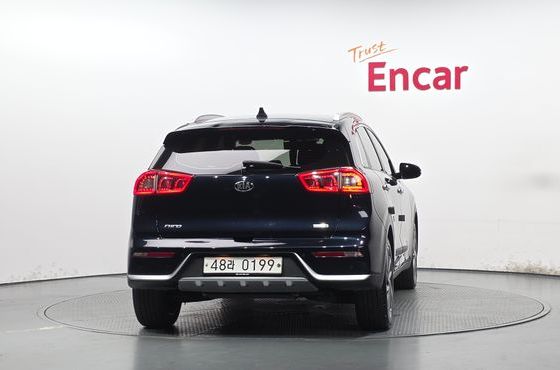 Kia Niro Prestige — пробег 99 670 км — фото 4 из 5
