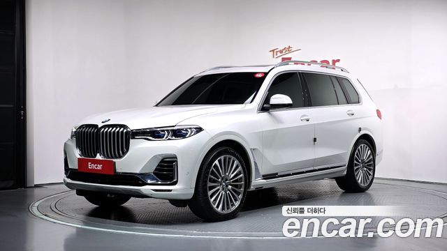 BMW X7 xDrive 40i Design Pure Excellence 7-Seater — пробег 28 793 км — фото 1 из 5