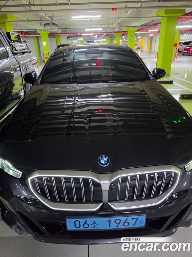 BMW i5 xDrive 40 M Sport — пробег 23 000 км — фото 1 из 5