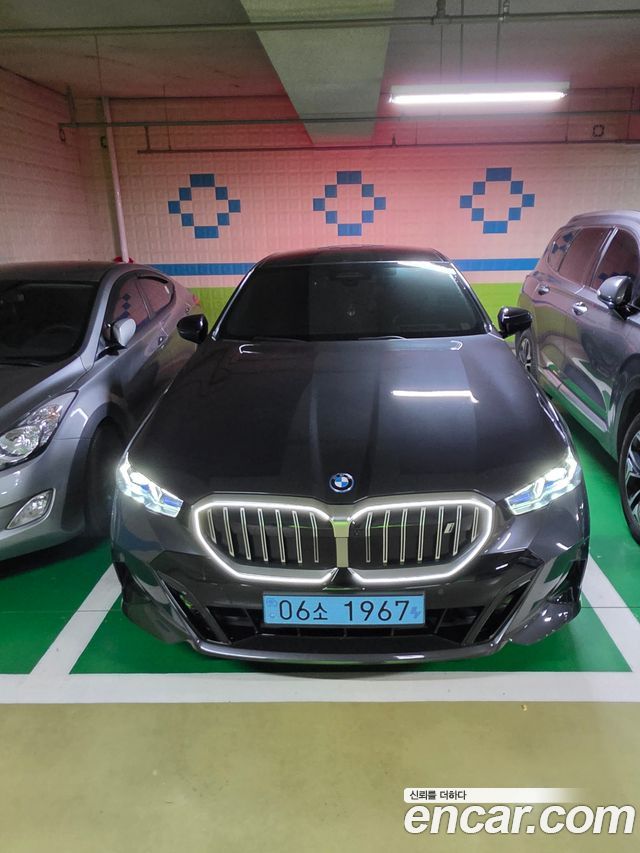 BMW i5 xDrive 40 M Sport — пробег 23 000 км — фото 3 из 5