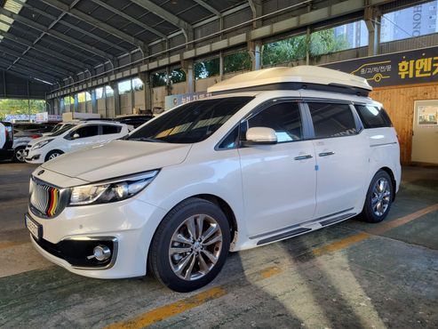 Kia Carnival 9-seater Prestige — пробег 106 000 км — фото 2 из 5