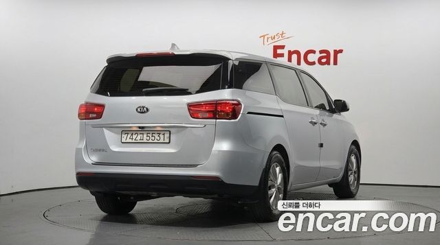 Kia Carnival 11-Seater Deluxe — пробег 86 023 км — фото 2 из 5