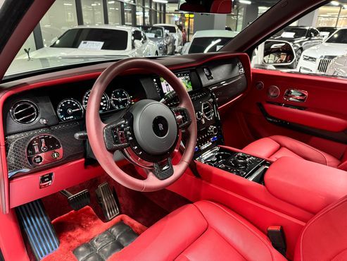 Rolls-Royce Cullinan 6.7 V12 Black Badge — пробег 5 100 км — фото 4 из 5