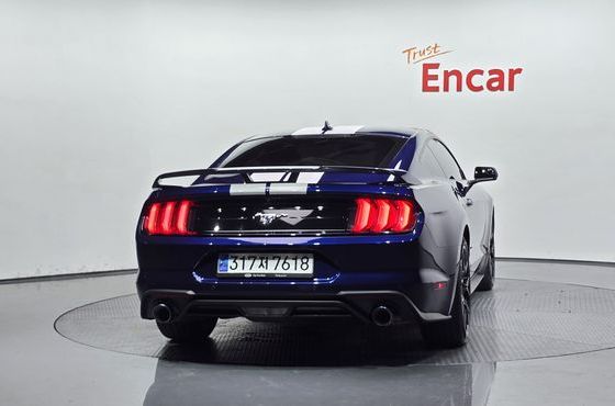 Ford Mustang Coupe — пробег 90 615 км — фото 4 из 5