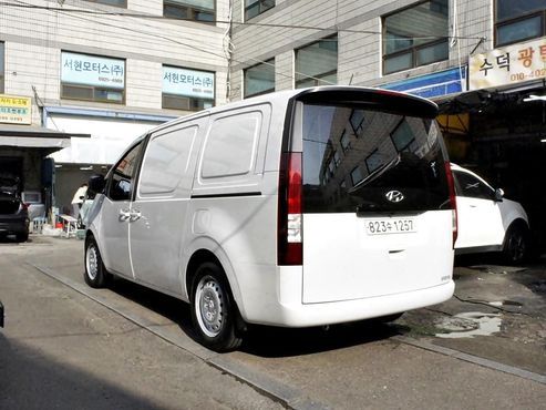 Hyundai Staria Cargo 3-Seater Smart — пробег 183 512 км — фото 4 из 5