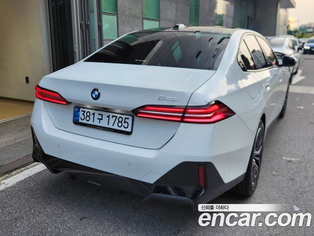 BMW 5-Series 520i M Sport — пробег 1 020 км — фото 3 из 5
