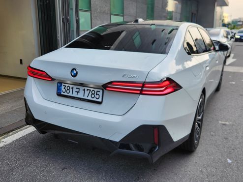BMW 5-Series 520i M Sport — пробег 1 020 км — фото 3 из 5