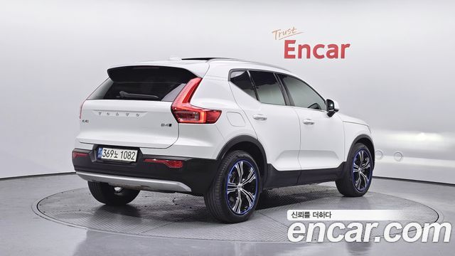 Volvo XC40 B4 Inscription — пробег 32 099 км — фото 2 из 5