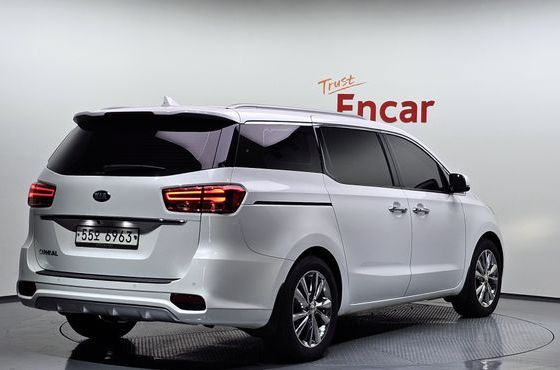 Kia Carnival 9-Seater Prstige — пробег 75 253 км — фото 2 из 5