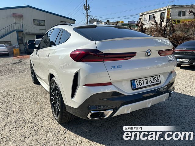 BMW X6 xDrive40i M Sport — пробег 1 057 км — фото 5 из 5