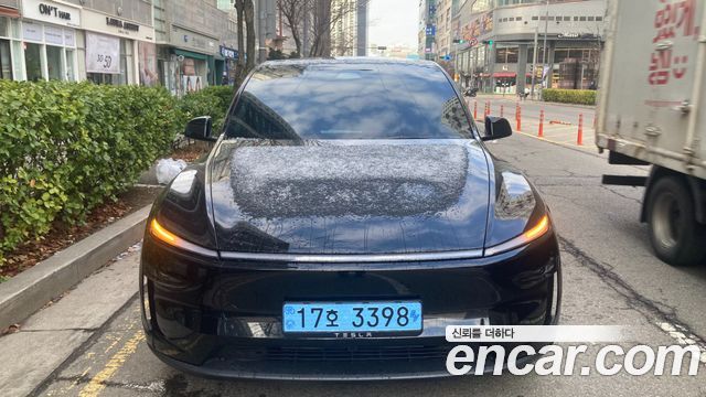 Tesla Model Y RWD — пробег 300 км — фото 1 из 5