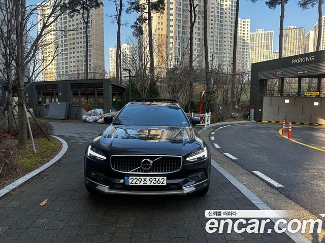 Volvo V90 B5 Ultimate AWD — пробег 22 500 км — фото 1 из 5